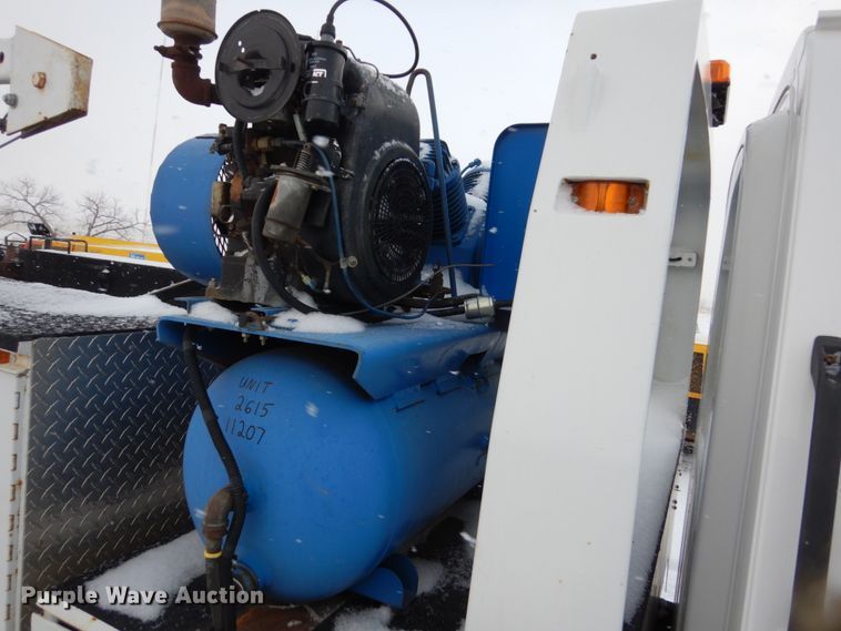 image for item FU9196 2003 GMC C4500 service truck with crane