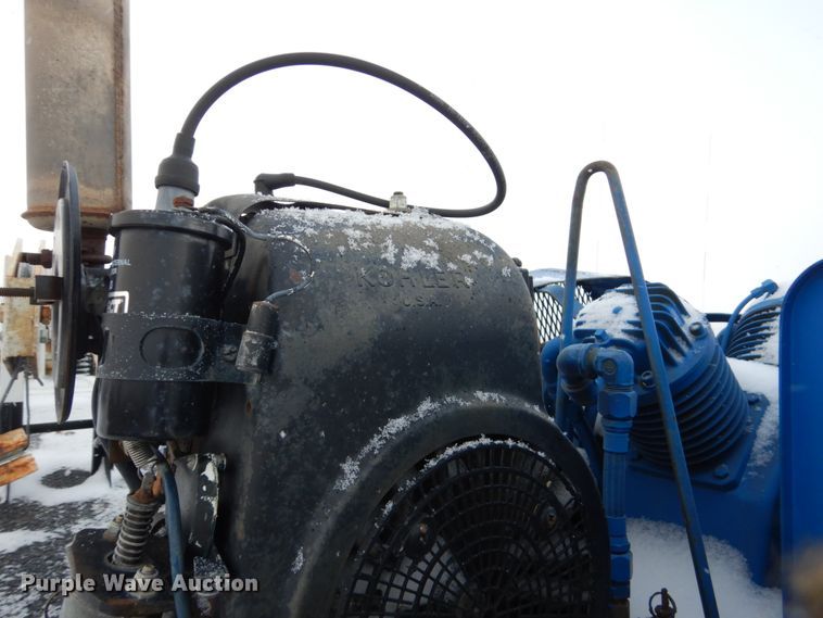 image for item FU9196 2003 GMC C4500 service truck with crane