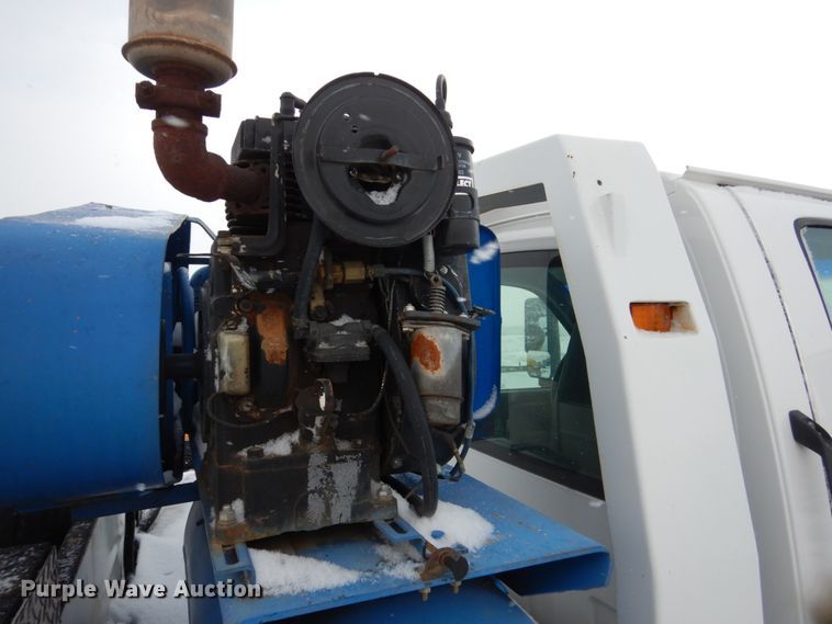 image for item FU9196 2003 GMC C4500 service truck with crane