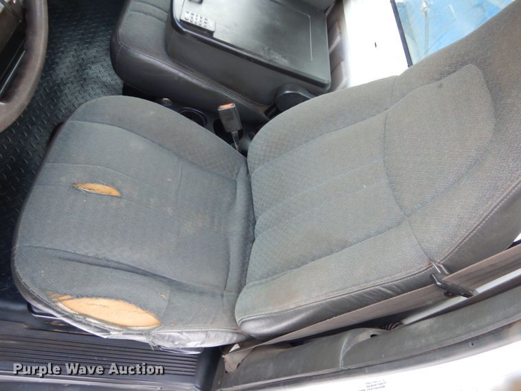 image for item FU9196 2003 GMC C4500 service truck with crane