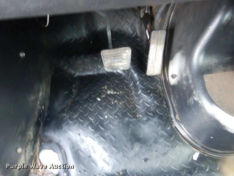 image for item FU9196 2003 GMC C4500 service truck with crane