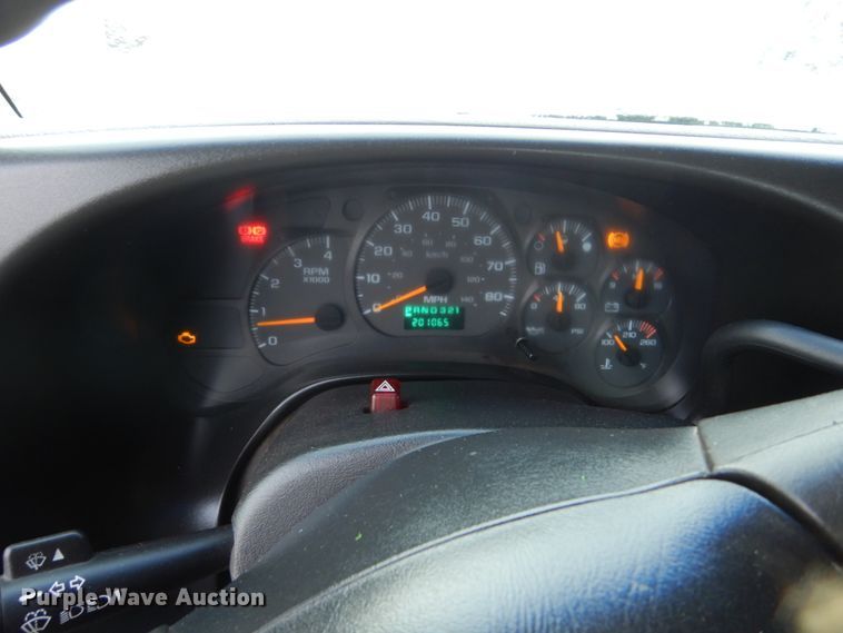 image for item FU9196 2003 GMC C4500 service truck with crane