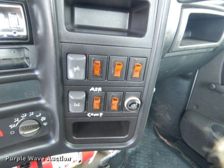 image for item FU9196 2003 GMC C4500 service truck with crane