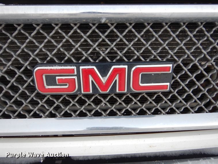 image for item FU9196 2003 GMC C4500 service truck with crane