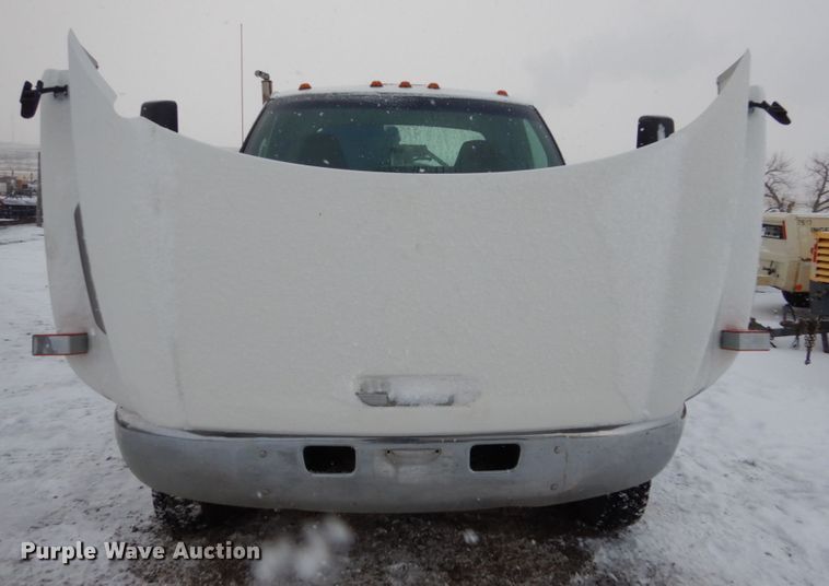 image for item FU9196 2003 GMC C4500 service truck with crane