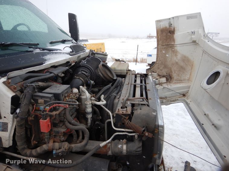 image for item FU9196 2003 GMC C4500 service truck with crane