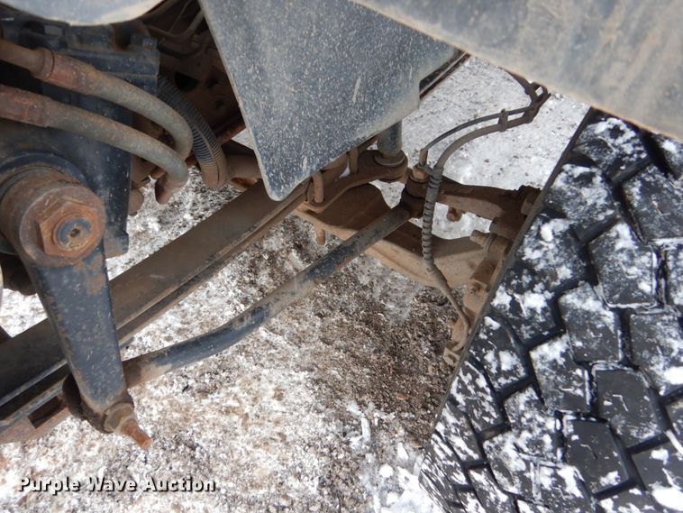 image for item FU9196 2003 GMC C4500 service truck with crane