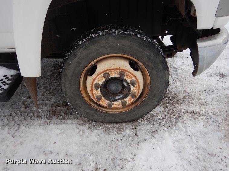 image for item FU9196 2003 GMC C4500 service truck with crane