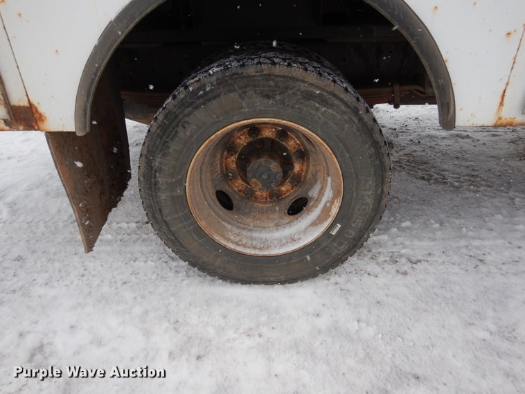 image for item FU9196 2003 GMC C4500 service truck with crane