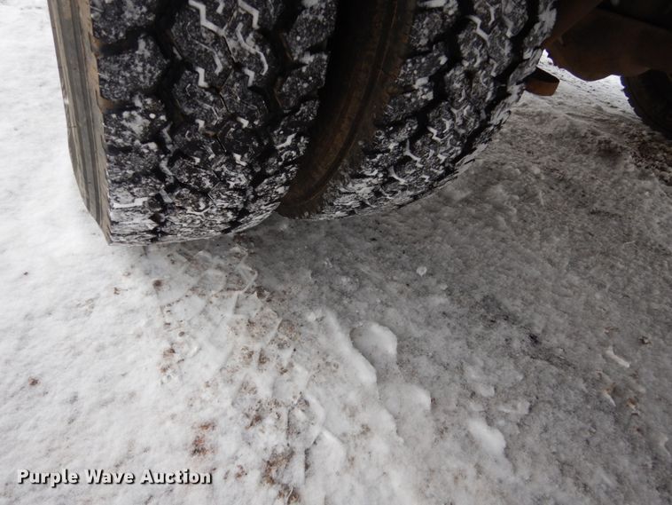 image for item FU9196 2003 GMC C4500 service truck with crane