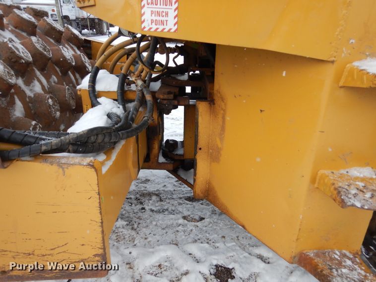 image for item FU9203 Raygo 320A single drum vibratory roller