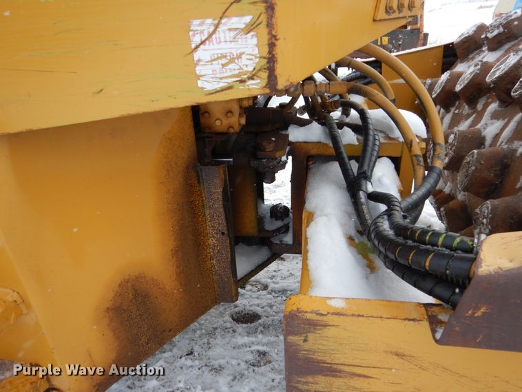 image for item FU9203 Raygo 320A single drum vibratory roller