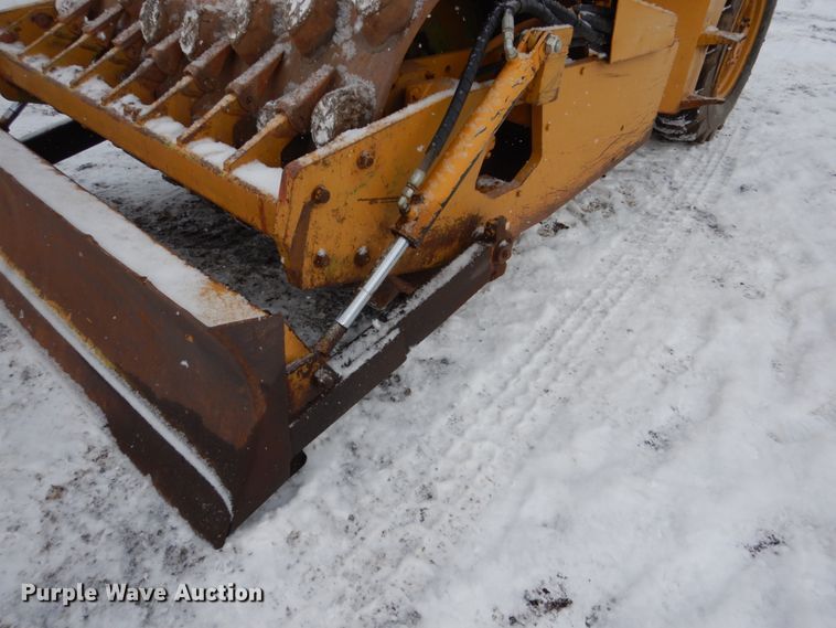 image for item FU9203 Raygo 320A single drum vibratory roller