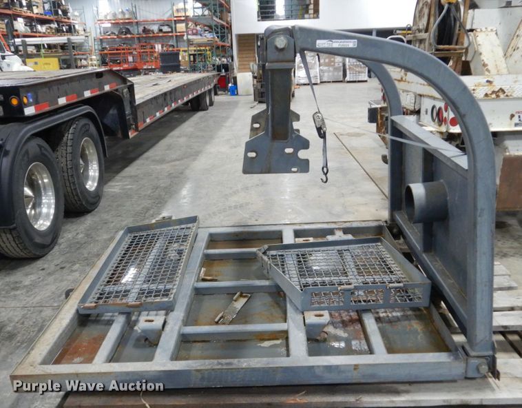 image for item FU9224 John Deere 750J dozer sweeps and screens