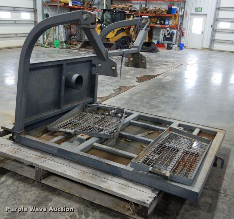 image for item FU9224 John Deere 750J dozer sweeps and screens