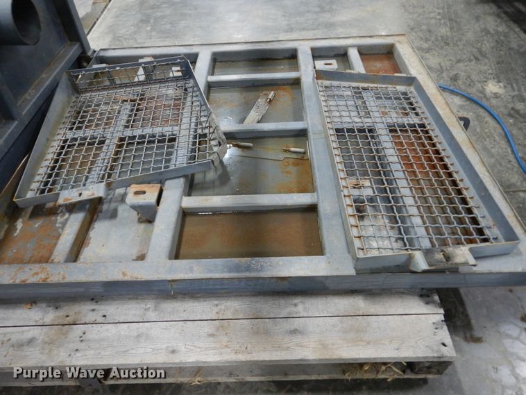 image for item FU9224 John Deere 750J dozer sweeps and screens