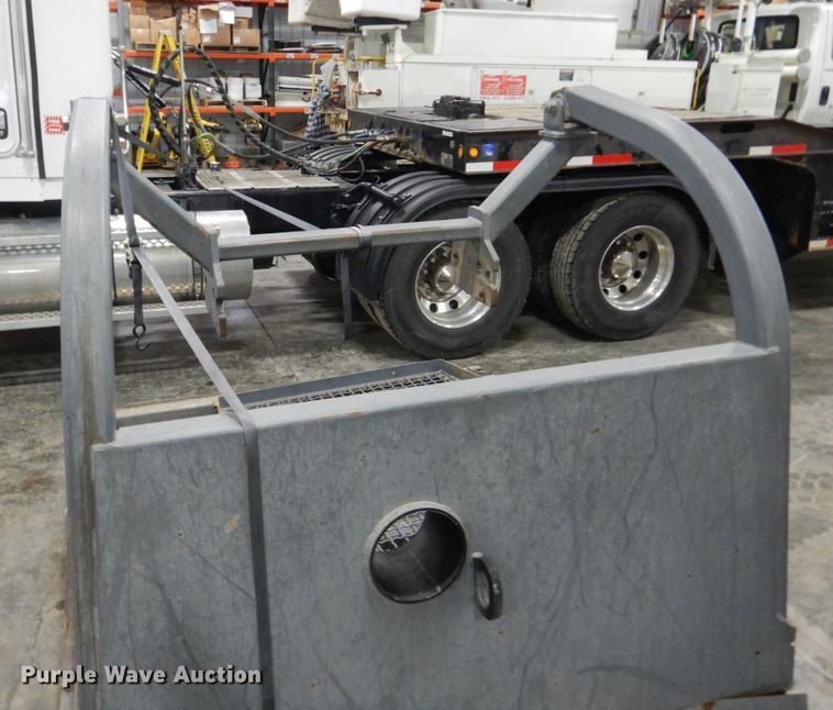 image for item FU9224 John Deere 750J dozer sweeps and screens