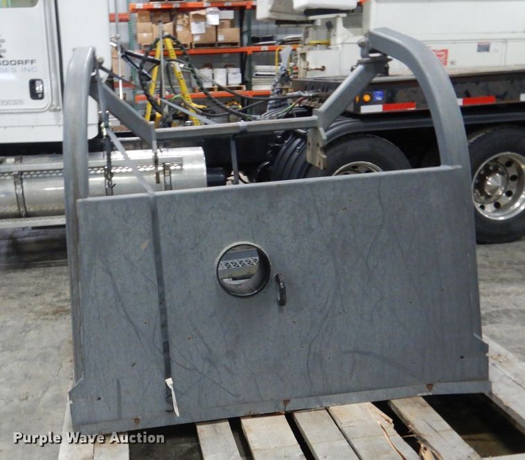 image for item FU9224 John Deere 750J dozer sweeps and screens