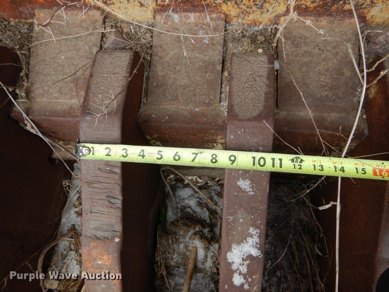 image for item FU9230 104"W loader bucket