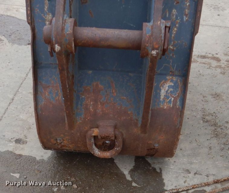 image for item FU9231 (2) excavator buckets