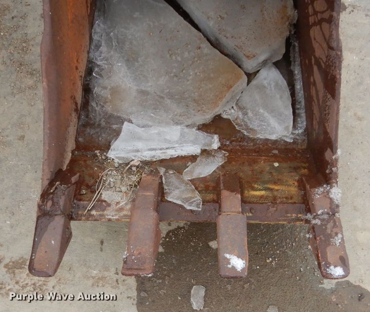 image for item FU9231 (2) excavator buckets