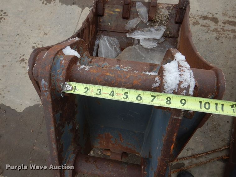 image for item FU9231 (2) excavator buckets