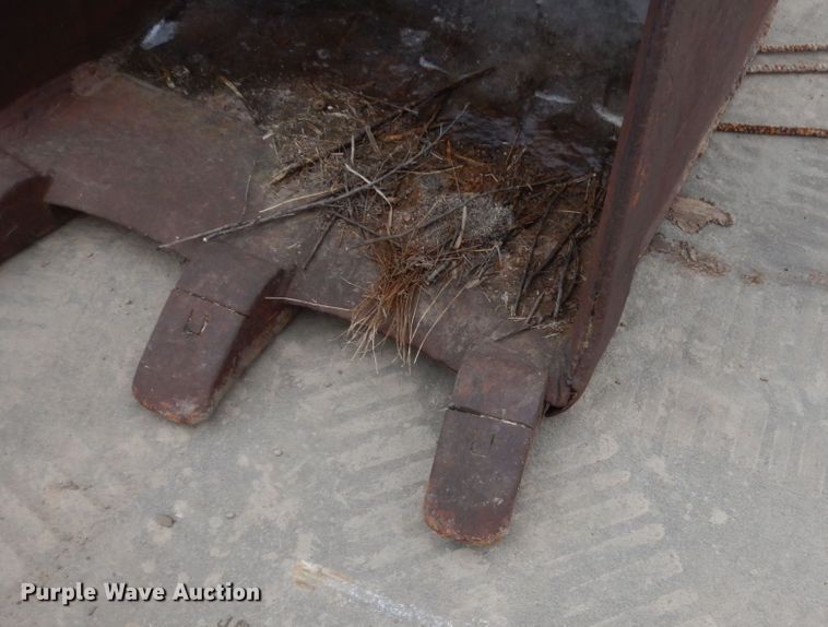 image for item FU9231 (2) excavator buckets