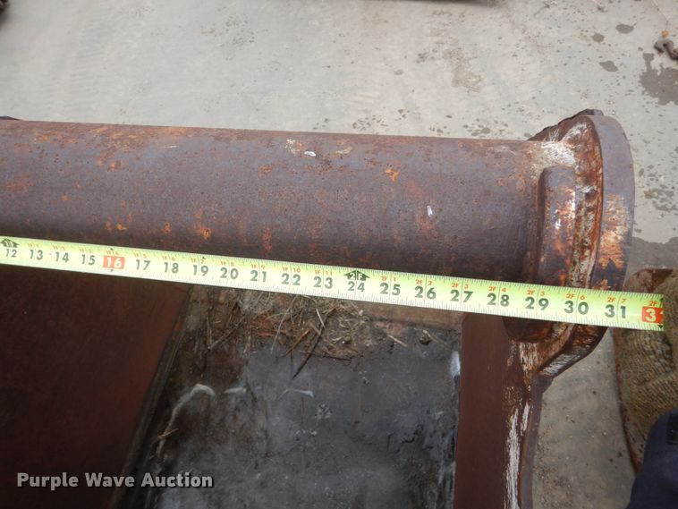 image for item FU9231 (2) excavator buckets