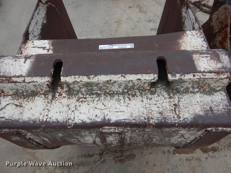 image for item FU9231 (2) excavator buckets