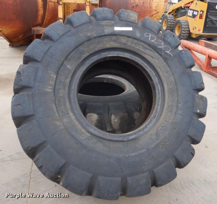 image for item FU9232 (2) 23.5-25 tires