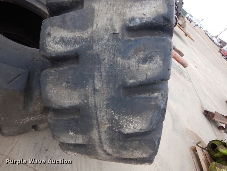 image for item FU9232 (2) 23.5-25 tires