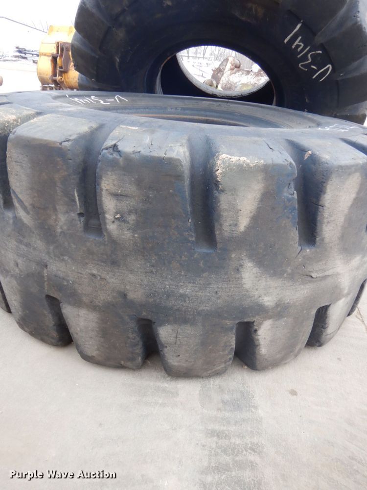 image for item FU9232 (2) 23.5-25 tires