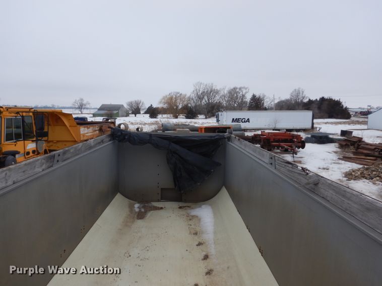 image for item FU9240 1994 Cornhusker end dump trailer