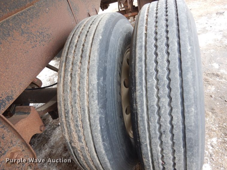 image for item FU9240 1994 Cornhusker end dump trailer