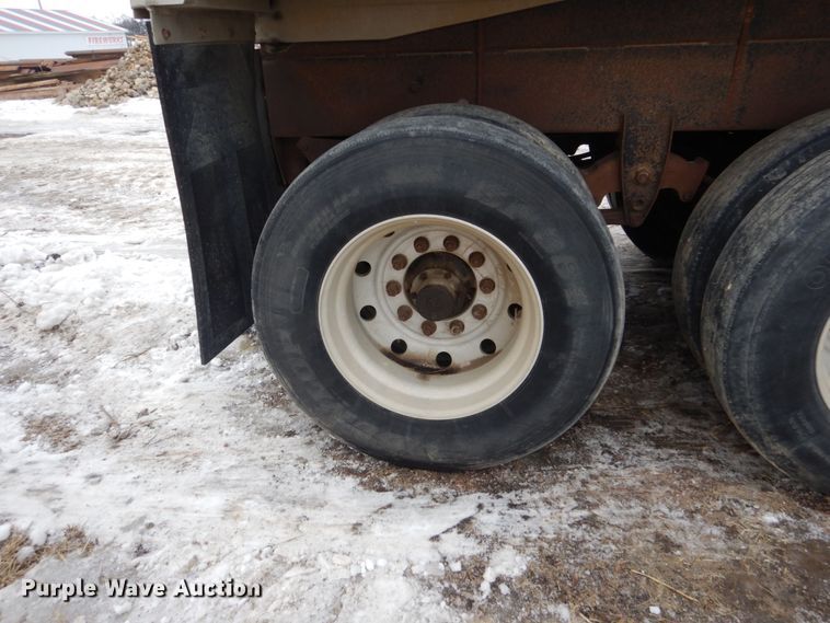 image for item FU9240 1994 Cornhusker end dump trailer