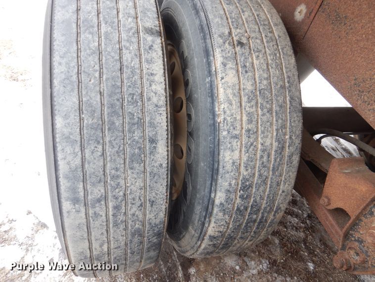 image for item FU9240 1994 Cornhusker end dump trailer