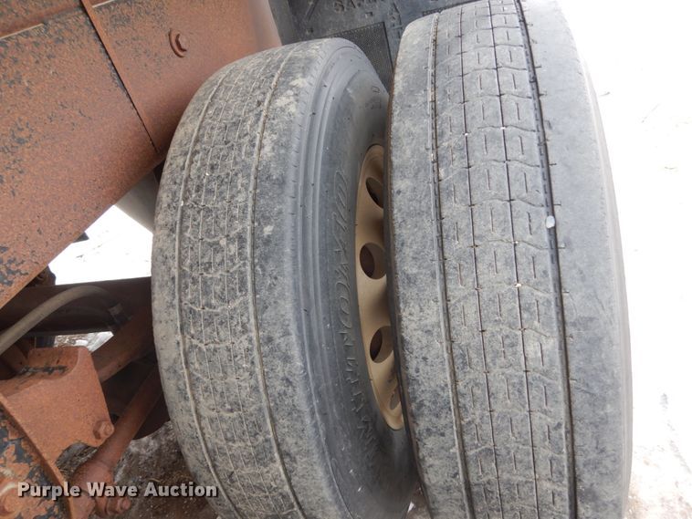 image for item FU9240 1994 Cornhusker end dump trailer