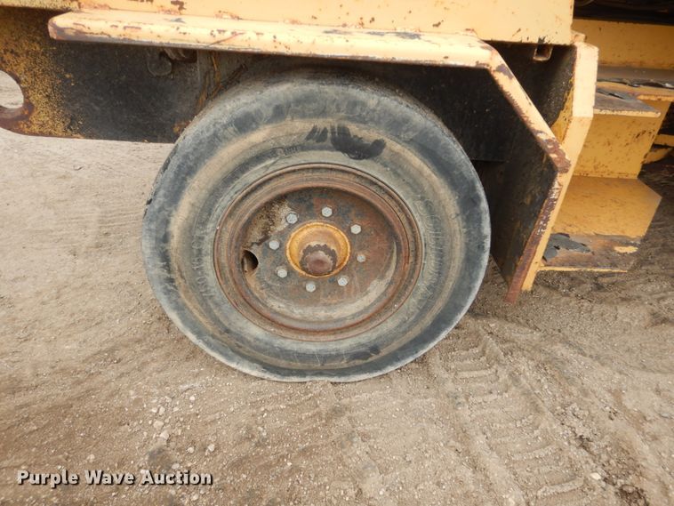 image for item FU9241 Trupac 915 pneumatic roller