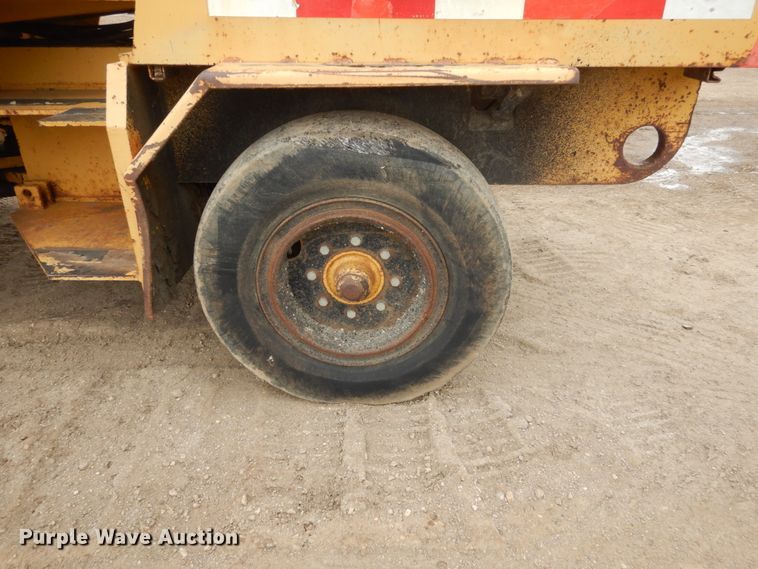 image for item FU9241 Trupac 915 pneumatic roller