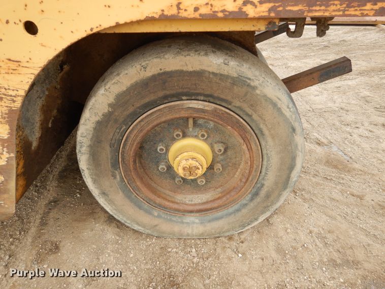 image for item FU9241 Trupac 915 pneumatic roller