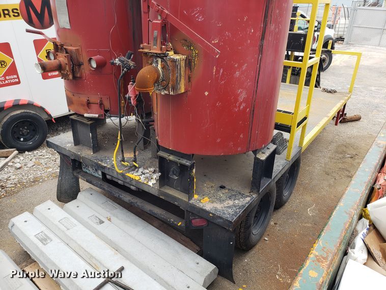 image for item GA9454 1995 shop built paint melt kettle trailer