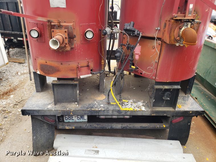 image for item GA9454 1995 shop built paint melt kettle trailer