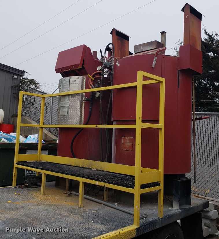 image for item GA9454 1995 shop built paint melt kettle trailer