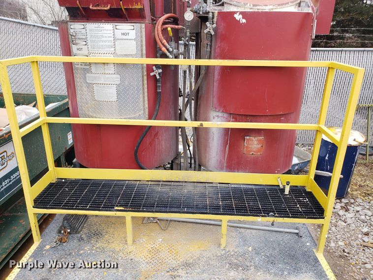 image for item GA9454 1995 shop built paint melt kettle trailer