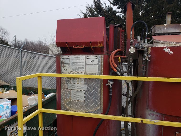 image for item GA9454 1995 shop built paint melt kettle trailer