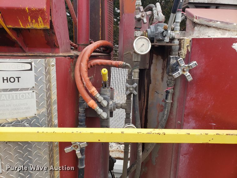 image for item GA9454 1995 shop built paint melt kettle trailer