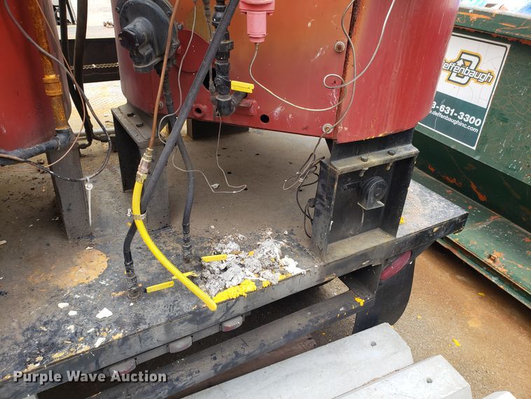 image for item GA9454 1995 shop built paint melt kettle trailer