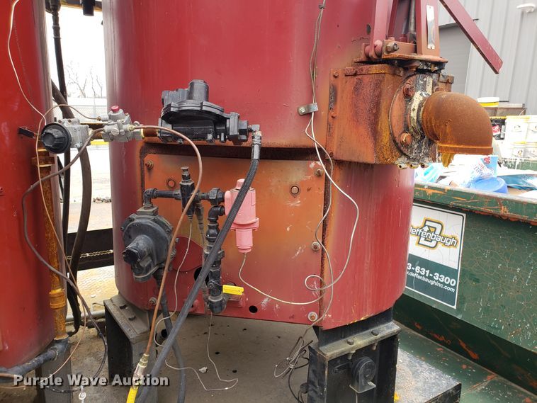 image for item GA9454 1995 shop built paint melt kettle trailer