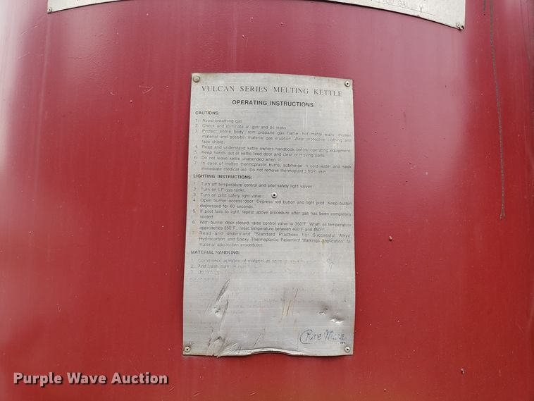 image for item GA9454 1995 shop built paint melt kettle trailer