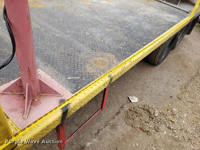 image for item GA9454 1995 shop built paint melt kettle trailer